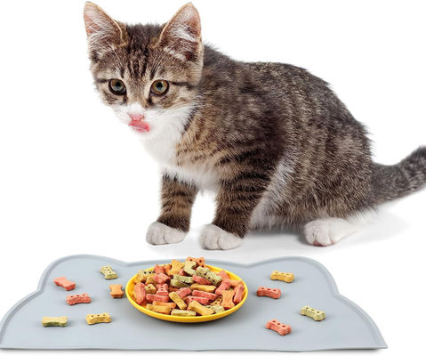 Un buen precio. Alfombra de alimento para mascotas de silicona para el piso impermeable a los resbalones alfombra de alimentación para mascotas con borde elevado alfombra de plato para gatos fácil de viajar en línea