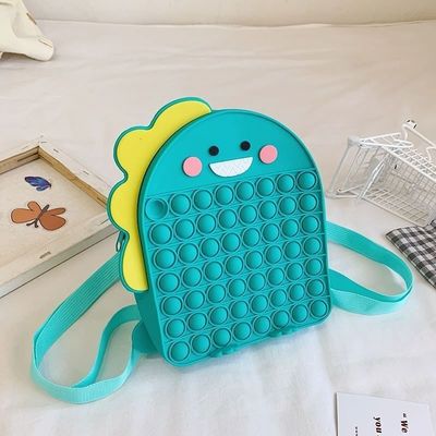 Un buen precio. Dinosau Bolso de lápiz de silicona suave para papelería y maquillaje Bolso de mochila Bolso de hombro de silicona para escuela en línea