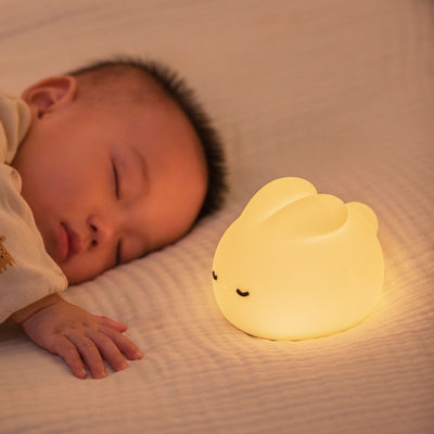 Un buen precio. Luz de noche de conejo para niños Lámpara Lámpara linda 16 colores Toque de silicona para niños Luz de noche para niños Luz de noche USB recargable en línea