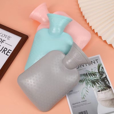 Un buen precio. Botella de agua caliente de silicona suave y amigable con el medio ambiente Mini para viajes y alivio del dolor en línea