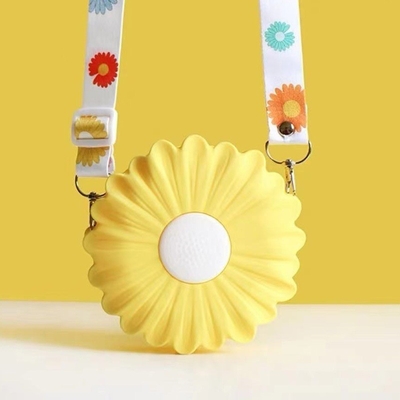 Un buen precio. Suministros escolares Bolsa de lápices de silicona Bolsa de maquillaje duradera niños Bolso de hombro Chicas Bolso de cuerpo cruzado Regalo de cumpleaños de Navidad en línea
