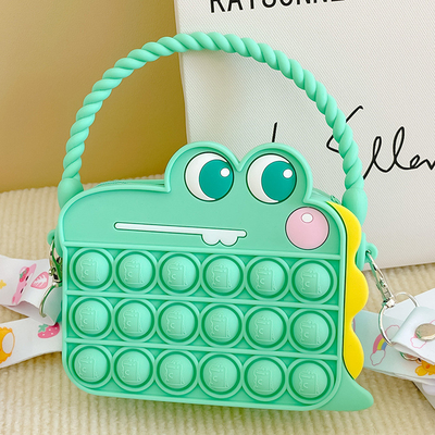 Bpa Gratis Cuerpo de lápiz de silicona de dibujos animados para niños Bolso de hombro Bolso de crossbody Bolso de Navidad Regalos de cumpleaños Casilla de lápiz