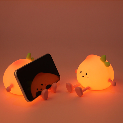 Un buen precio. Luces nocturnas de durazno para niños Luz de sueño de silicona suave con sensor táctil recargable USB Luces nocturnas para el cuarto de los niños en línea