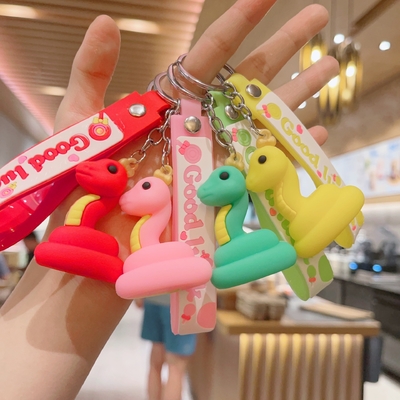 Un buen precio. Adorable cartoon silicona llavero lindo kawaii anime llavero fresco para mochilas espacio llavero regalo de cumpleaños de navidad en línea