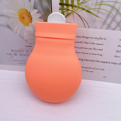 Un buen precio. Toque suave y cómoda bolsa de agua caliente de silicona para terapia de calor y frío en línea