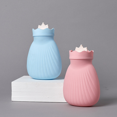 Un buen precio. Botella de agua caliente de silicona libre de BPA 2L para aliviar el dolor articular Diseño clásico en línea