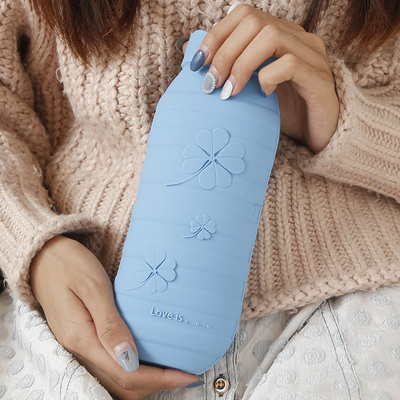 Un buen precio. Botella de agua caliente de silicona clásica para calentar la cama menstrual en línea