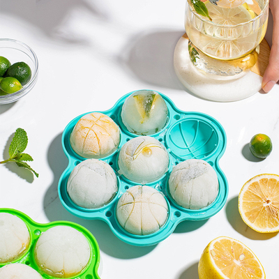 Fabricante de bolas de hielo, TINANA Reutilizables 2,5 pulgadas bandejas de cubo de hielo, fácil de liberar silicona redonda bandeja de esfera de hielo con tapas y embudo para whisky, cócteles y bourbon negro
