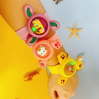 Un buen precio. Pulseras de repelente de mosquitos ultra-seguras para protección familiar. Pulseras de silicona con infusión de aceite de citronela y eucalipto de limón. Defensa contra insectos no tóxica y libre de DEET que dura 7 días. en línea